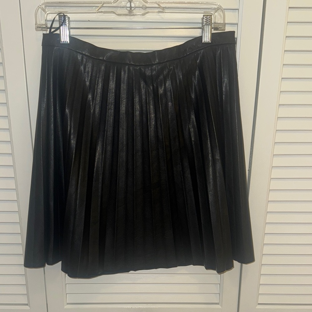 J Crew - Elegant Black Faux Leather Pleated Skirt - NWT - Sz 6